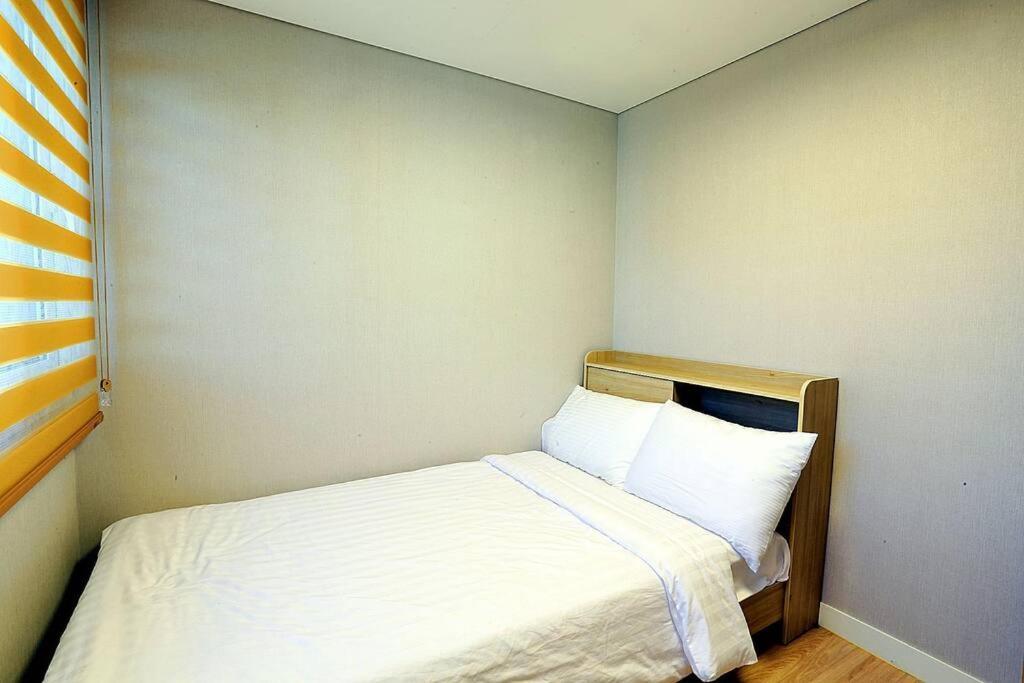 Coveted Palms Village Pension Jeju Exterior photo