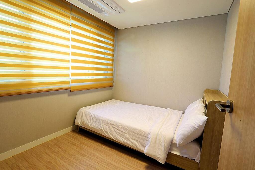 Coveted Palms Village Pension Jeju Exterior photo